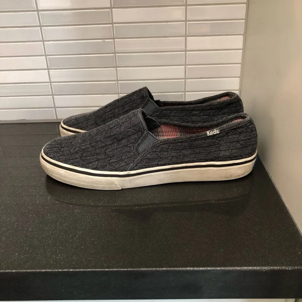 Keds women’s classic slip on sneakers - Picture 2 of 8